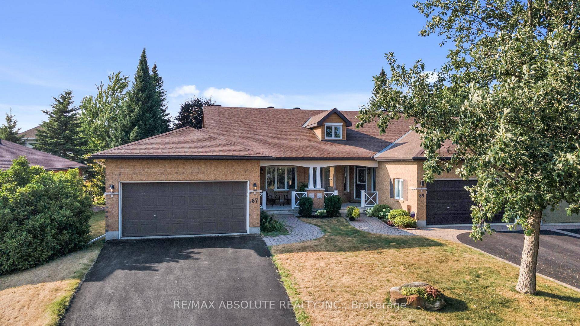 Welcome to Pine Meadows, a highly desirable adult lifestyle community that offers both privacy and a welcoming neighbourhood atmosphere.