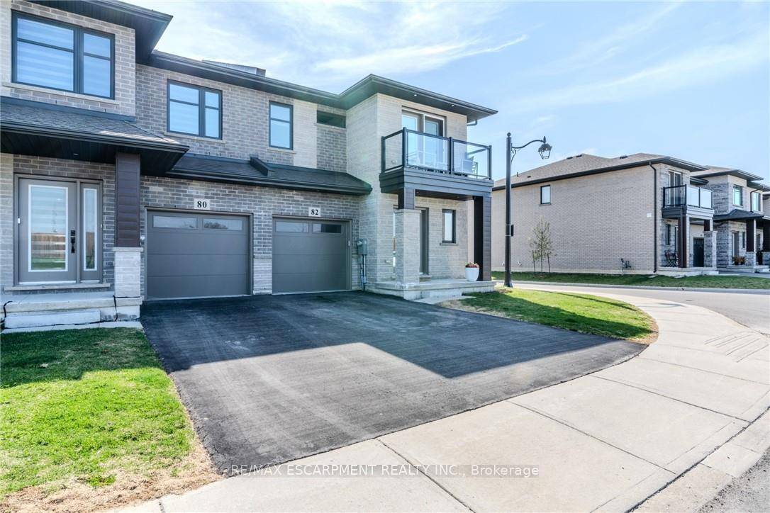 Large modern luxury freehold end unit.