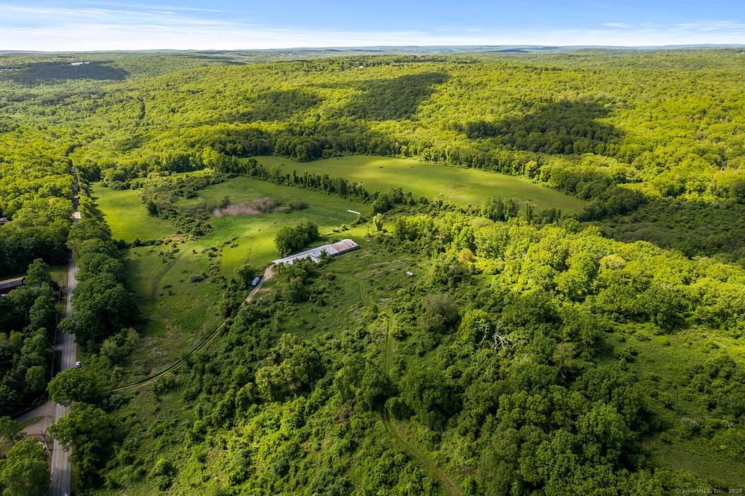 426. 5 beautiful acres, ready to be developed into a remarkable golfing retreat with homesites looking over the rolling 18 hole 7, 010 yard course designed by the Roger Rulewich ...