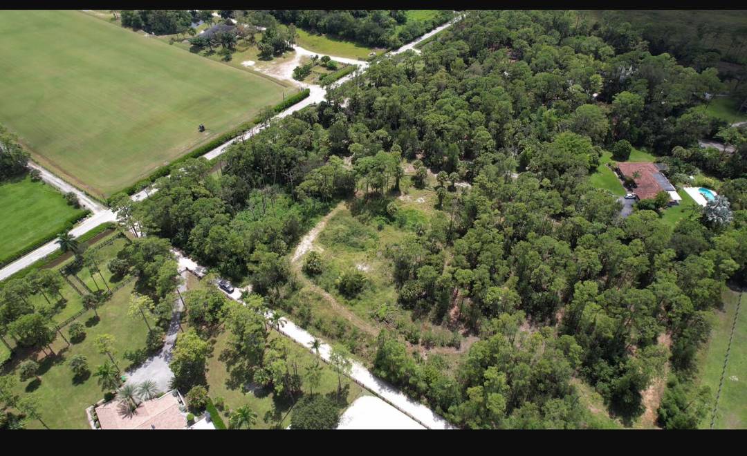 Very well placed 5 acre lot with road frontage.