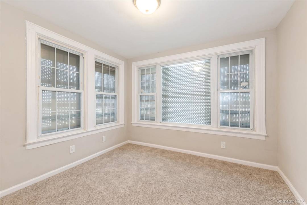 Don t miss this incredible opportunity to own a beautifully renovated 2 family home in the vibrant neighborhood of Saint Albans.