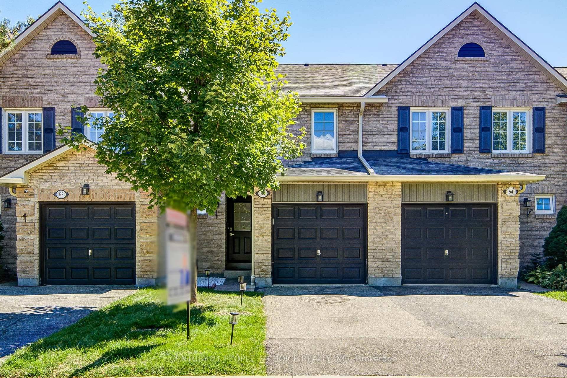 Beautifully Renovated 3 Bedroom Townhome in Sought After Erin Mills Community.