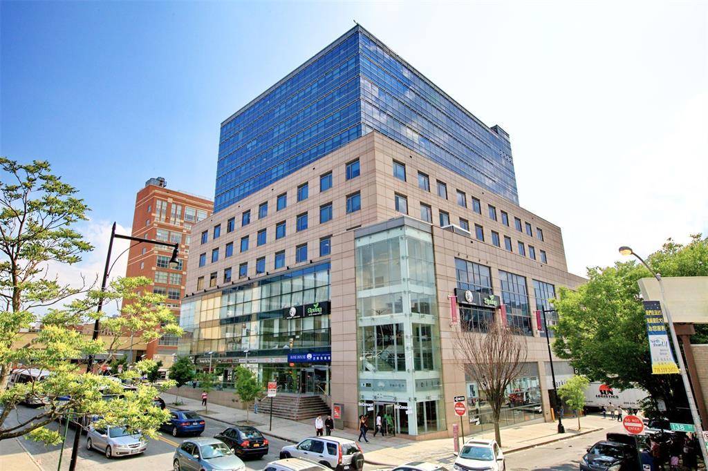 Prime Professional Office at Queens Crossing Flushing s Premier Commercial Hub Now available a beautifully renovated office in the iconic Queens Crossing building, right on the corner of Main Street ...