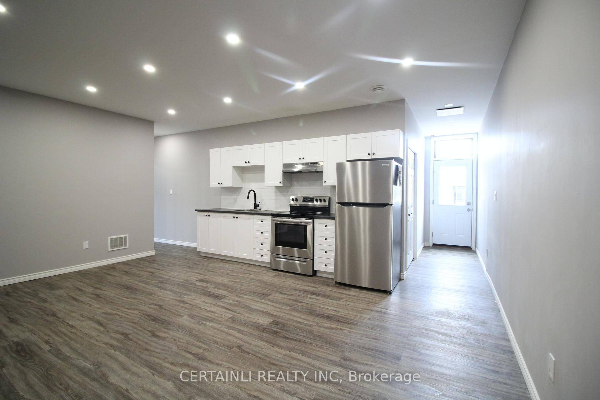 Cozy apartment in the Heart on Downtown Hagersville.