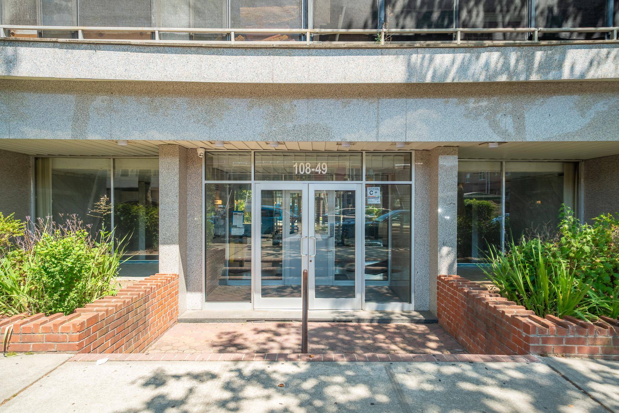 Spacious Junior 4 for sale in Forest Hills.