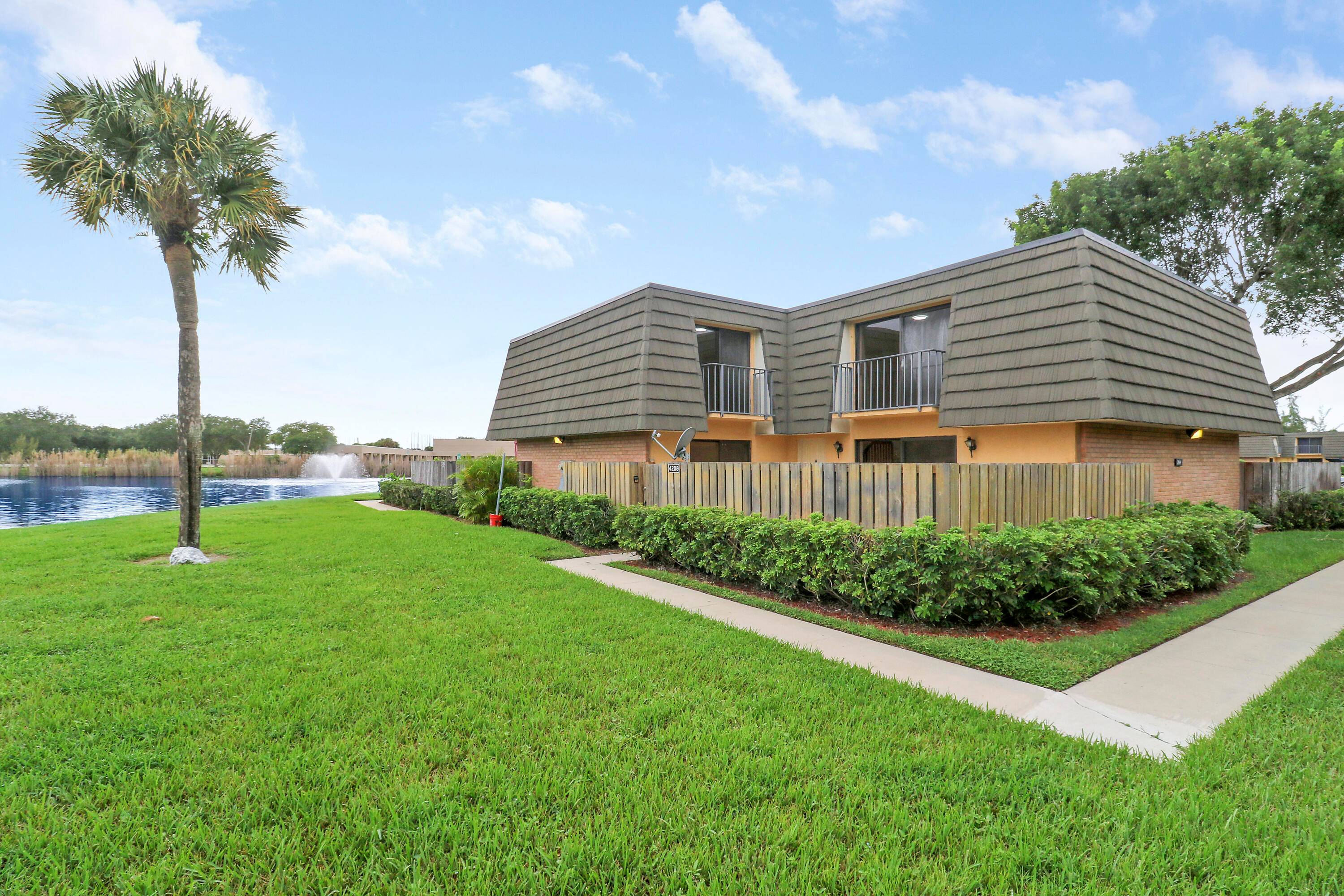 Make this solid townhouse your very own !