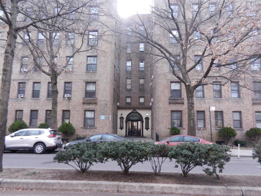 Welcome to this charming 2 bedroom, 1 bathroom condo located in the heart of Jackson Heights, Queens !