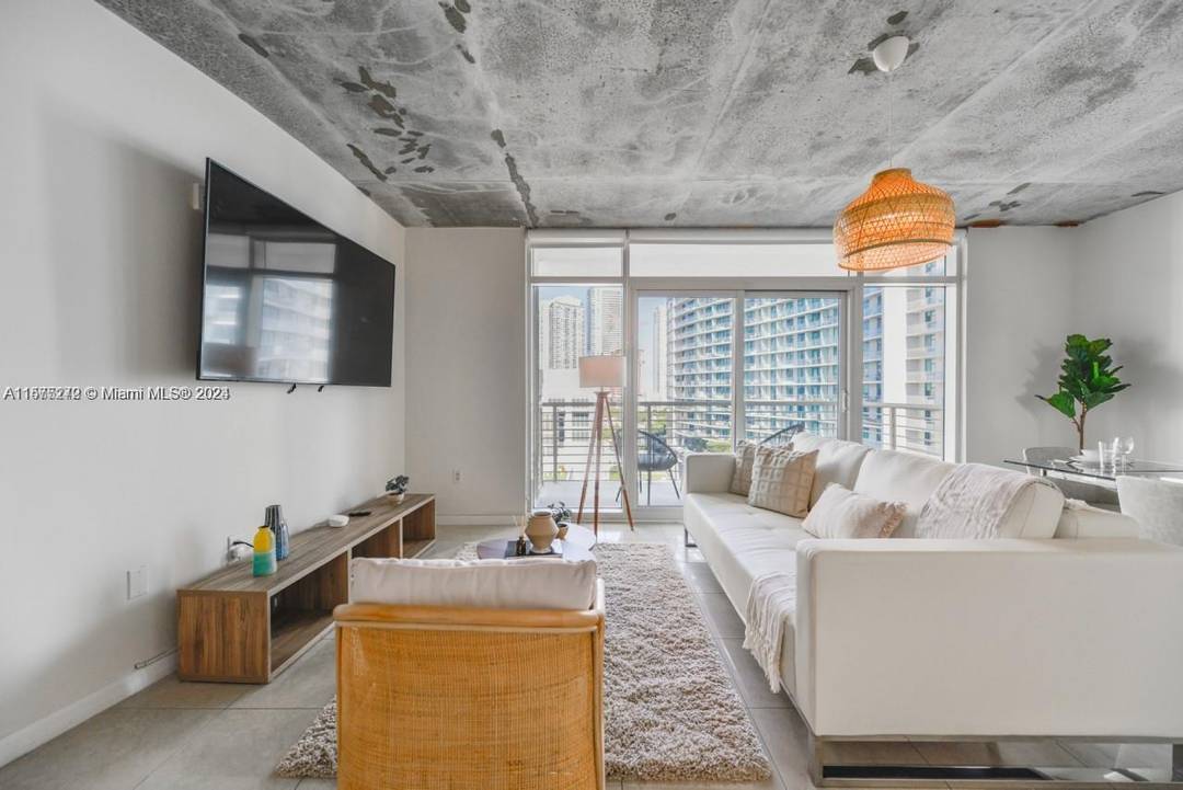 BEAUTIFUL 2BEDS 2BATHS CONDO IN THE HEART OF MIDTOWN MIAMI.