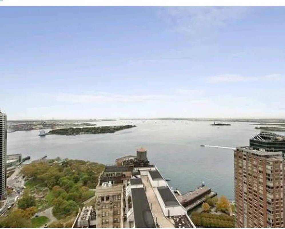 Rare Downtown Deal 499K Originally 675K !