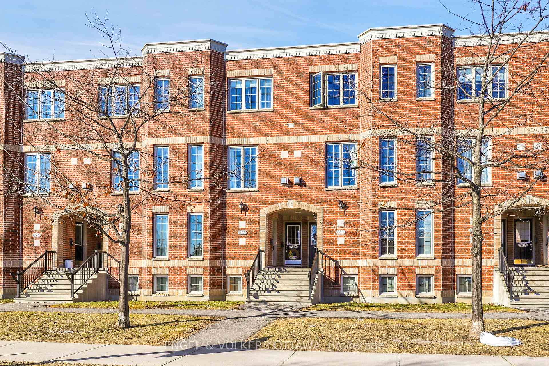 Welcome to your new home in the heart of Barrhaven, Ottawa !