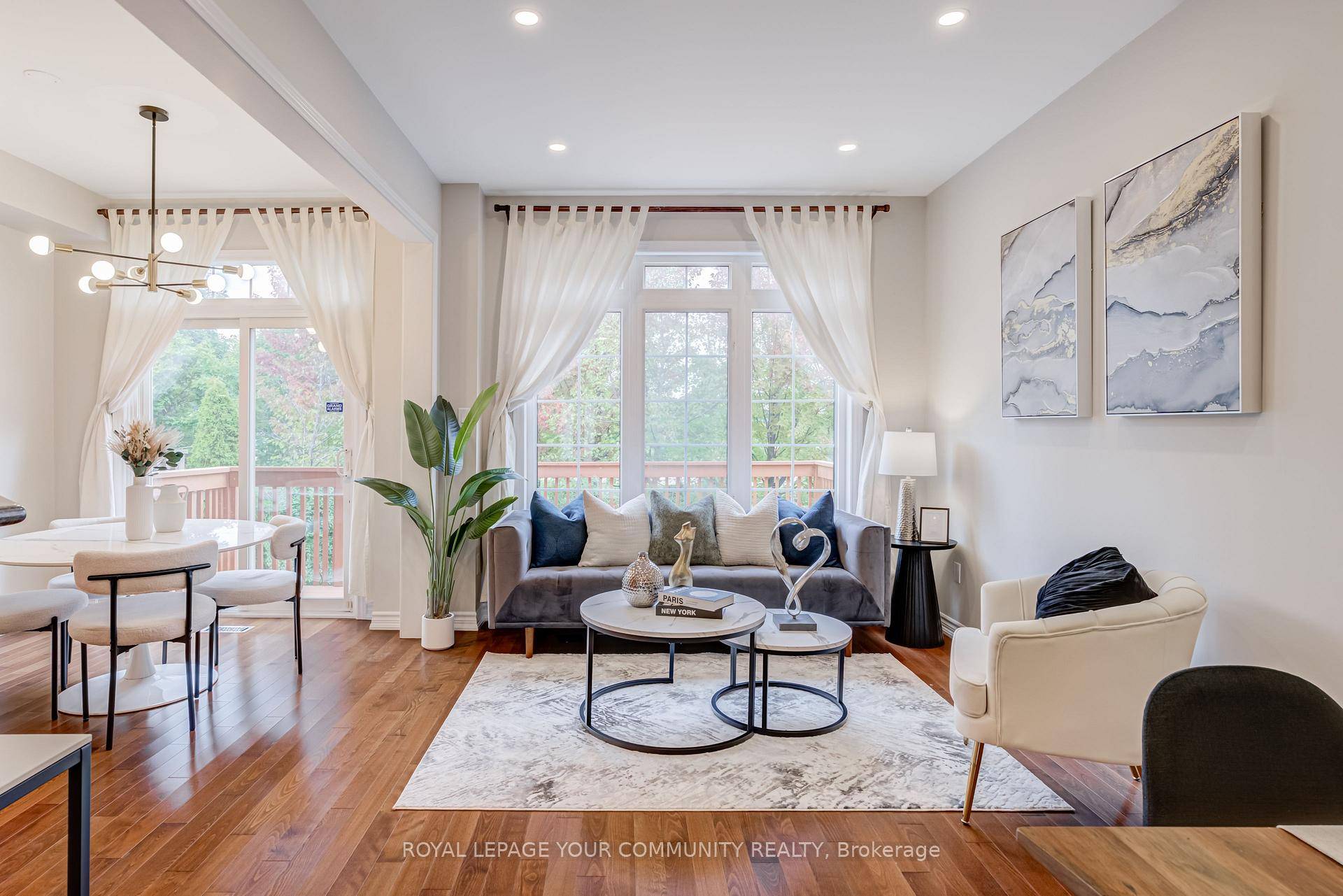 One Of The Best Streets In Prestigious Thornhill Woods !