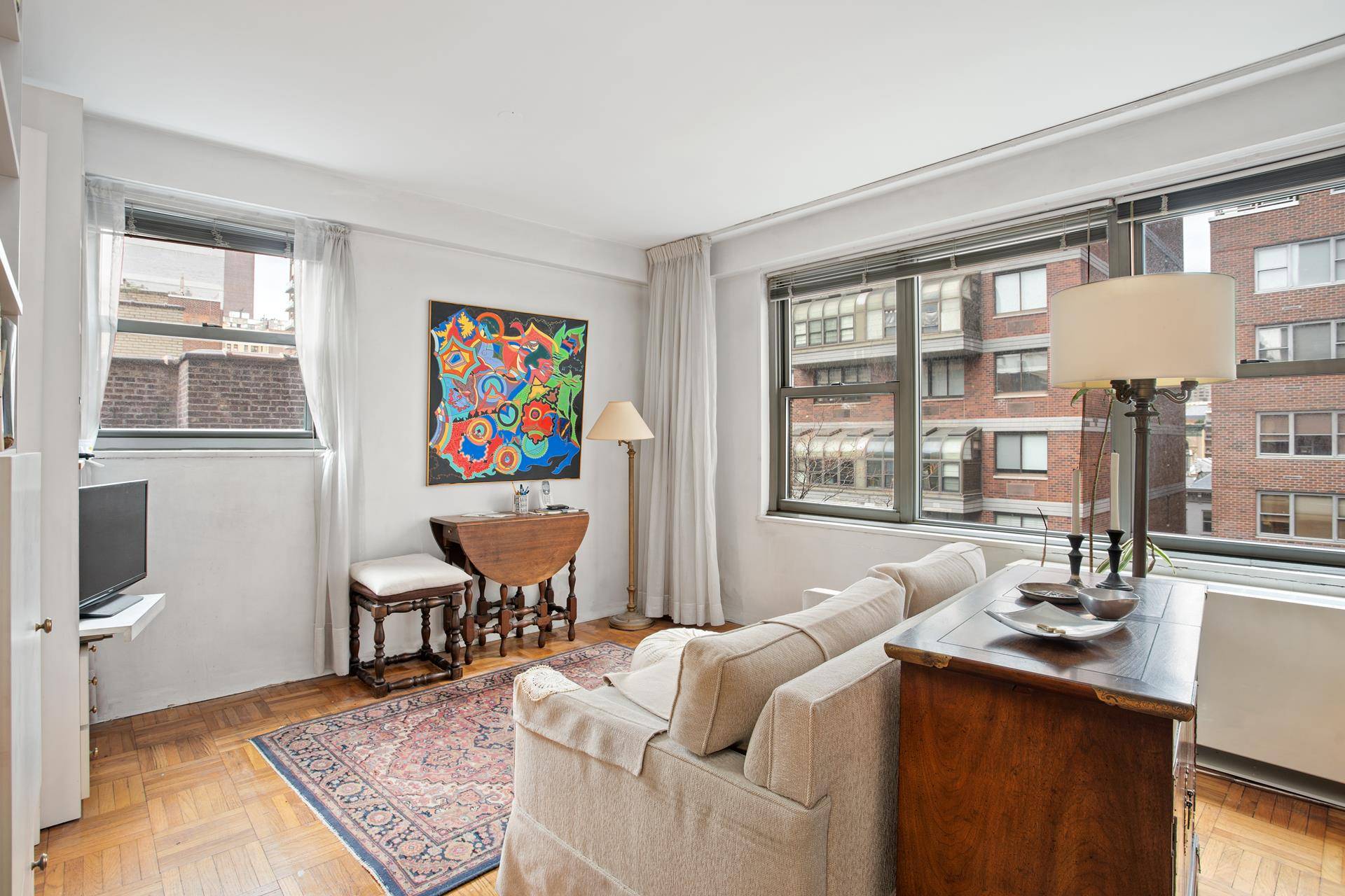 BACK ON THE MARKET ! LIVE IN THE HEART OF LENOX HILL !