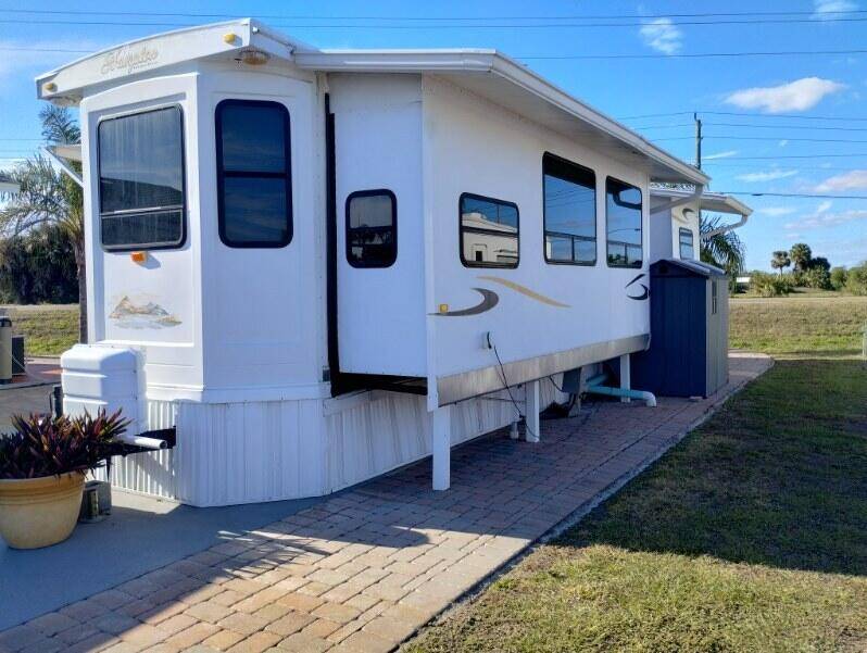 Cozy 1 bed 1 bath cottage.
