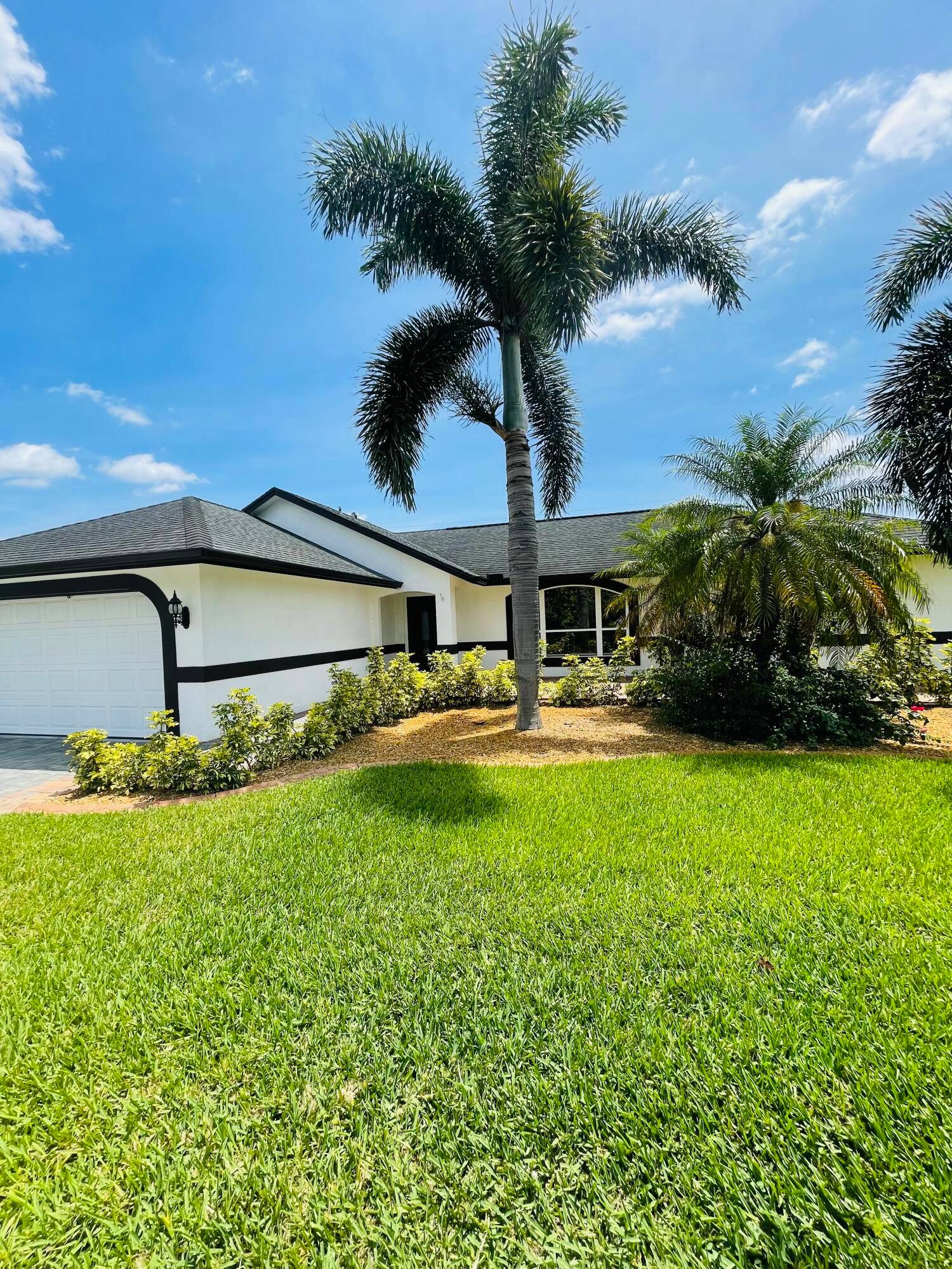 This immaculate beautiful 3 2 Den as been extensively updated FOR RENT.