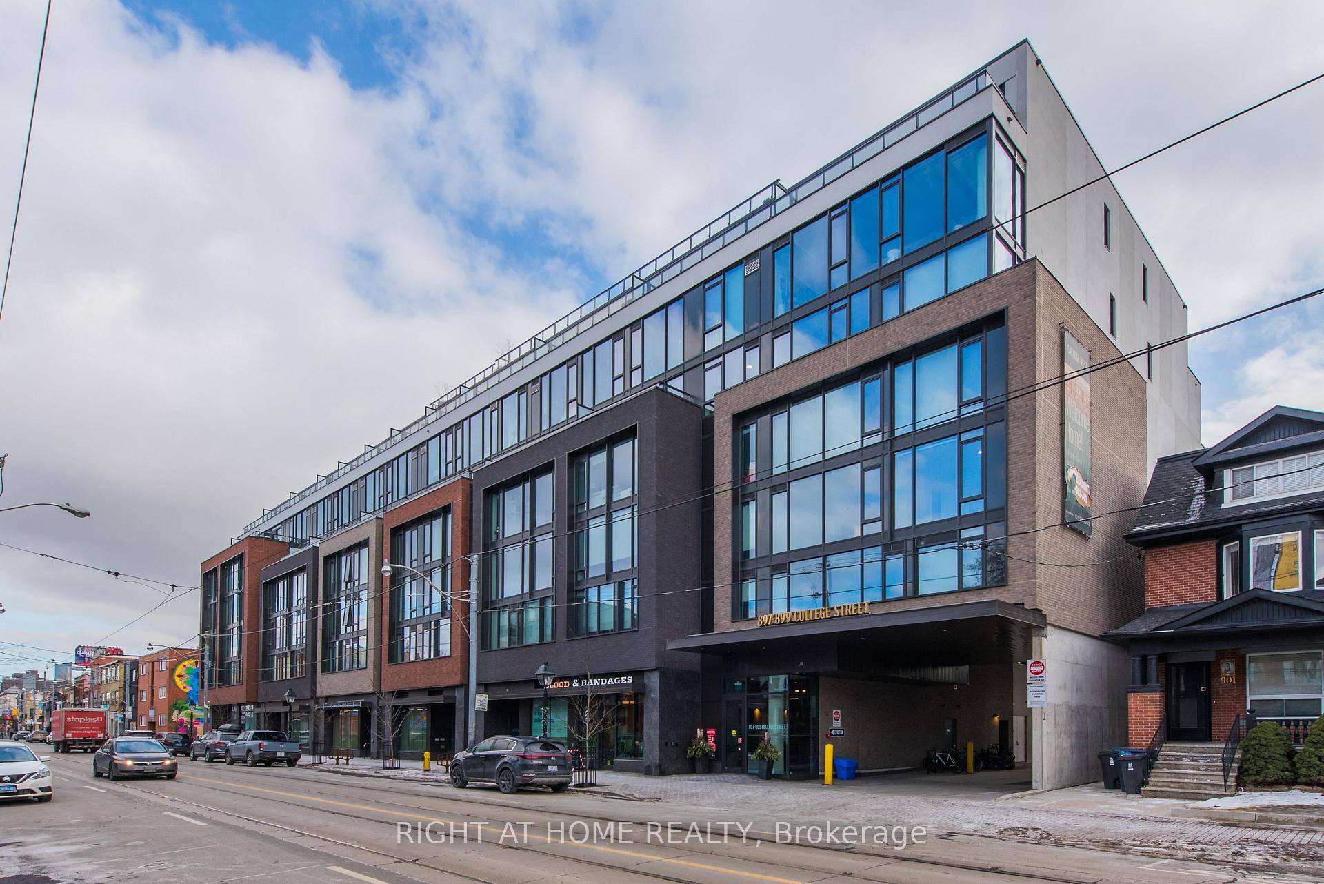 Welcome to one of the most desired rental buildings in Toronto College West Residences, located on the trendy stretch of College St.