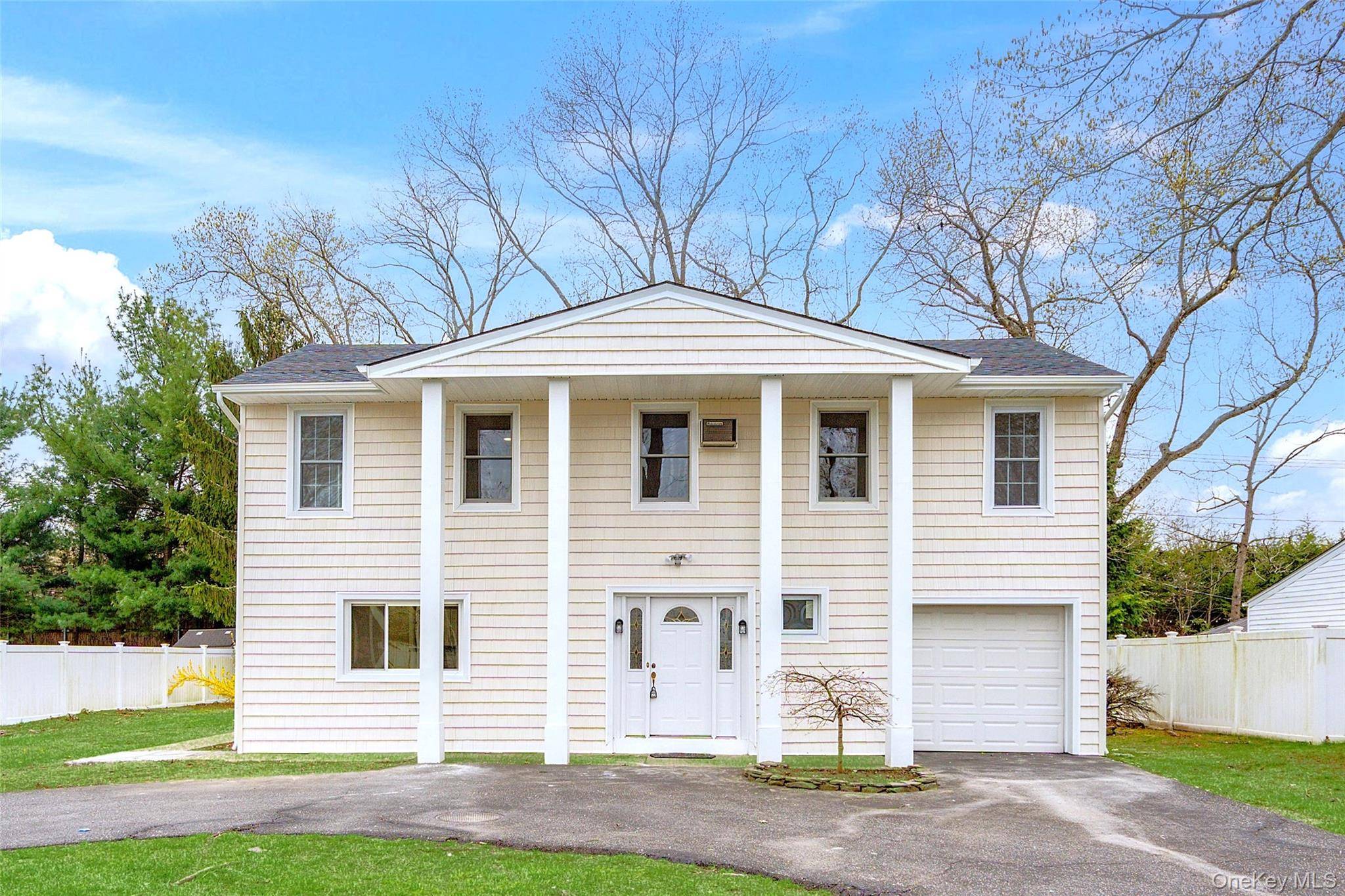 This beautifully renovated Splanch offers the perfect blend of comfort, style, and functionality.