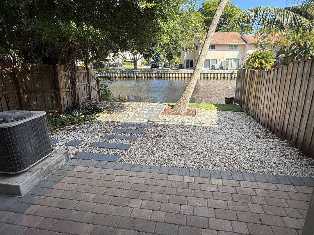 Beautiful and spacious corner townhouse on the water in the heart of Wilton Manors.