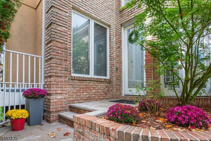 Welcome to Beau Ridge, one of Holmdel's most sought after gated communities offering luxury living, resort style amenities, and exceptional convenience.