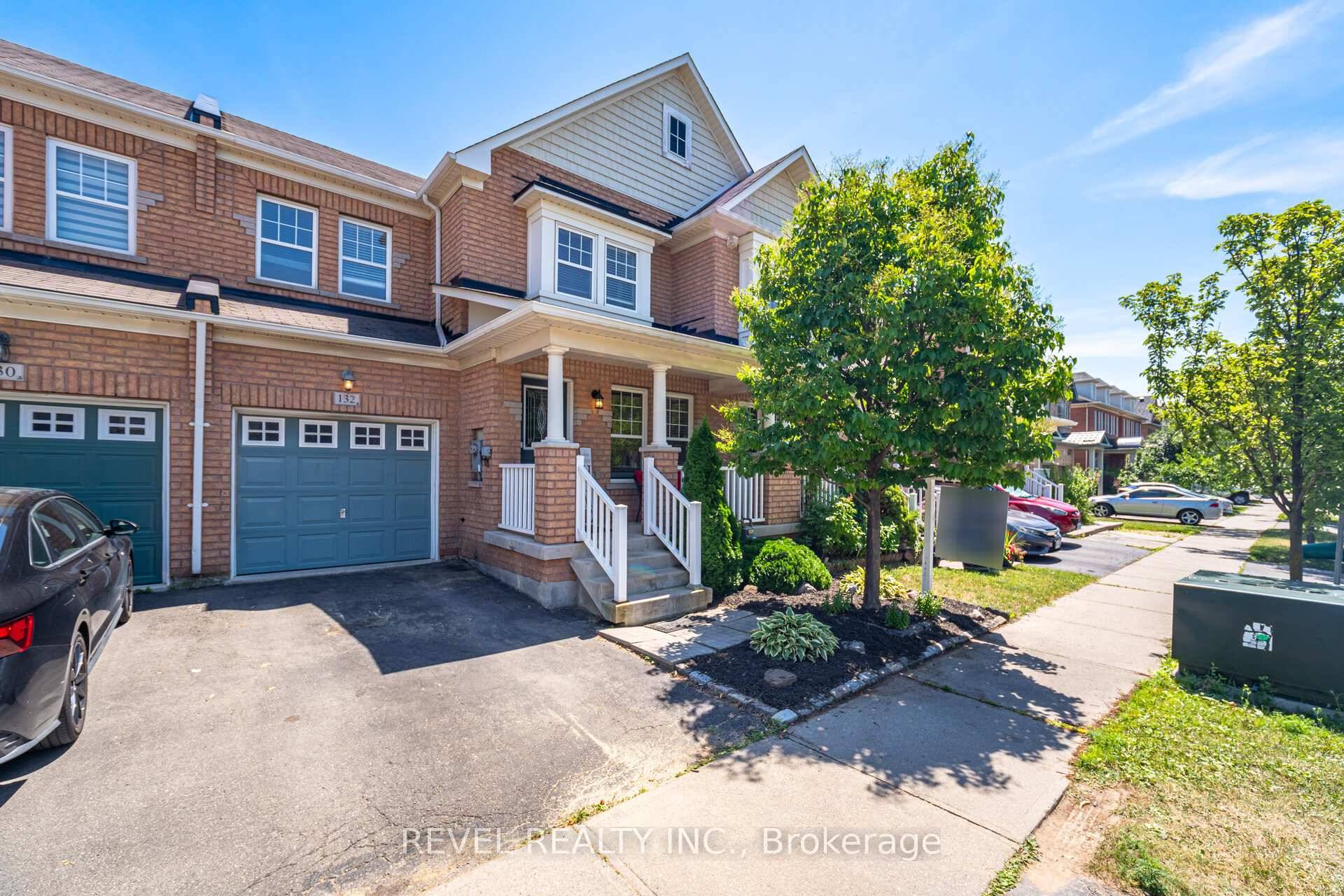 STOP YOUR SEARCH ! Just under 1500sqft PLUS a stunning finished basement, 3 bedrooms and FOUR washrooms.