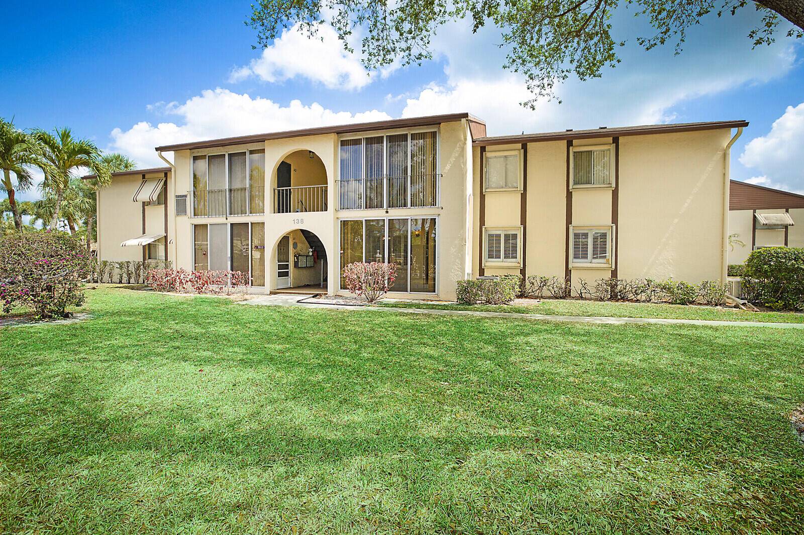 Immaculate First Floor 55 Condo with fab views to garden !