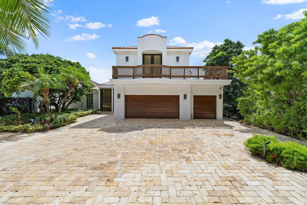 Experience 180 Intracoastal views from this 5BR, 6.