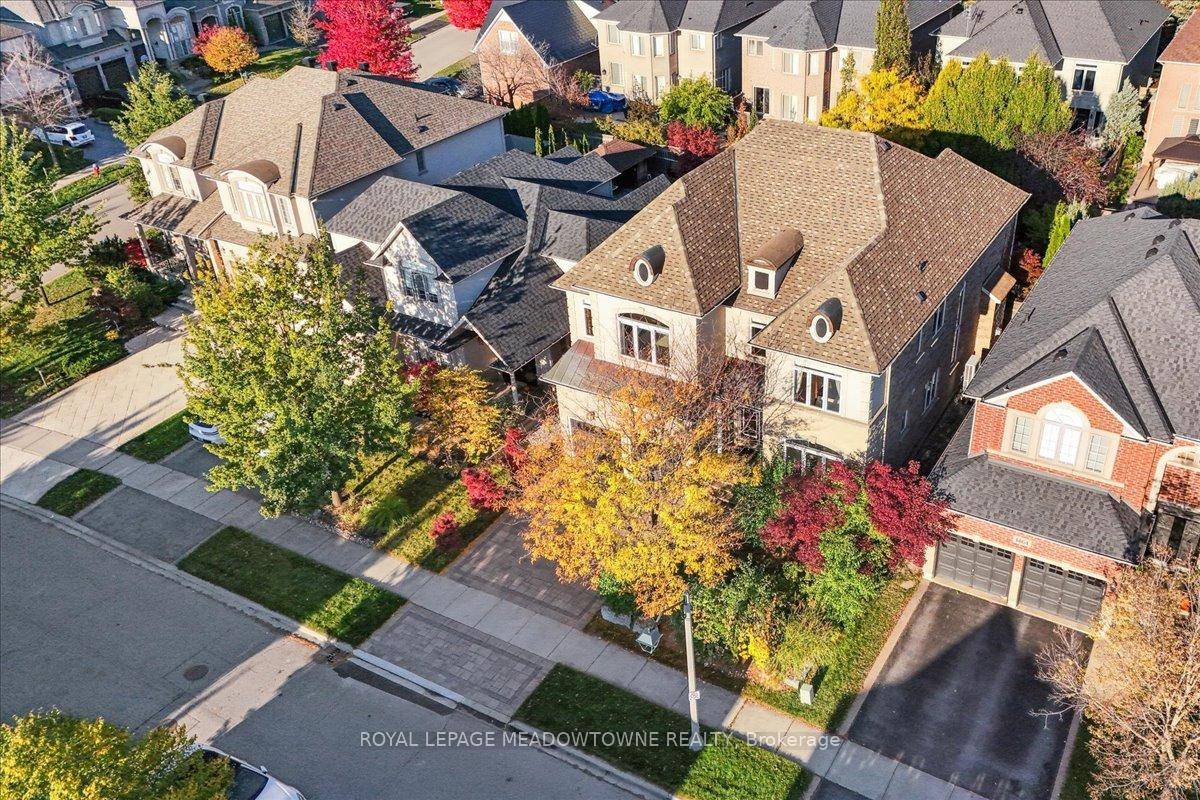 Nestled in Oakville's prestigious Joshua Creek sits this Fernbrook built 4 bed 4 1 bath beauty with over 5000 square feet of finished living space.