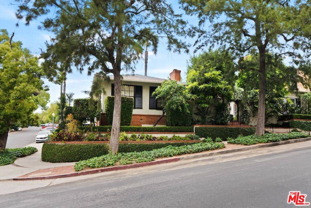 11051 Strathmore Dr 3BR Westwood La
