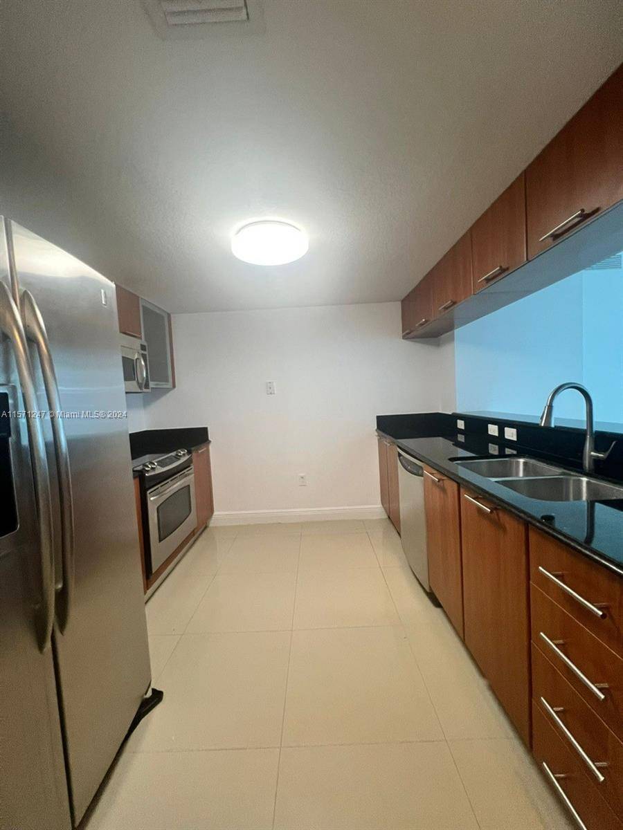 Great condo in convenient location near highways and shopping.