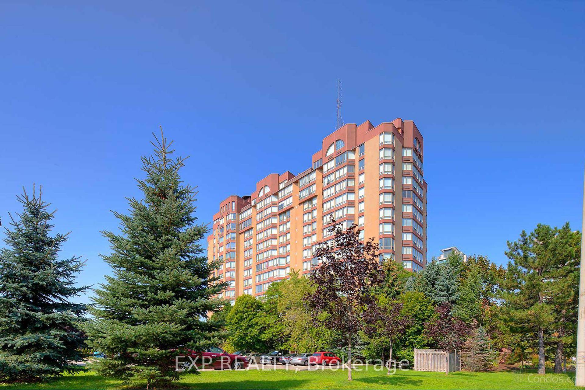 Welcome to this beautifully, Bright amp ; Spacious 2 bedroom, 2 bathroom Condo in Prime Mississauga Location.