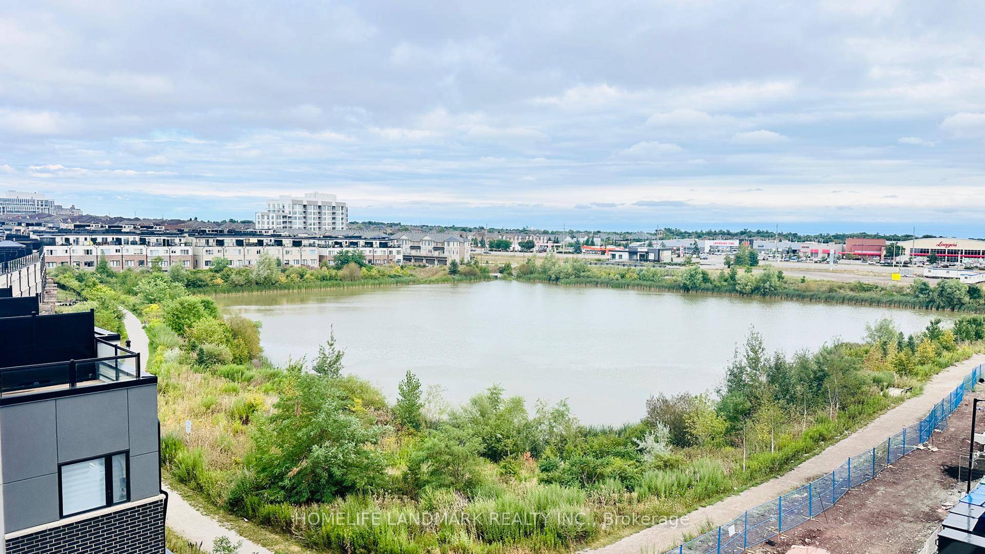 Welcome to North Oak Tower by Minto Communities a stunning north east corner 2 bedroom, 2 bath suite with tranquil pond views.