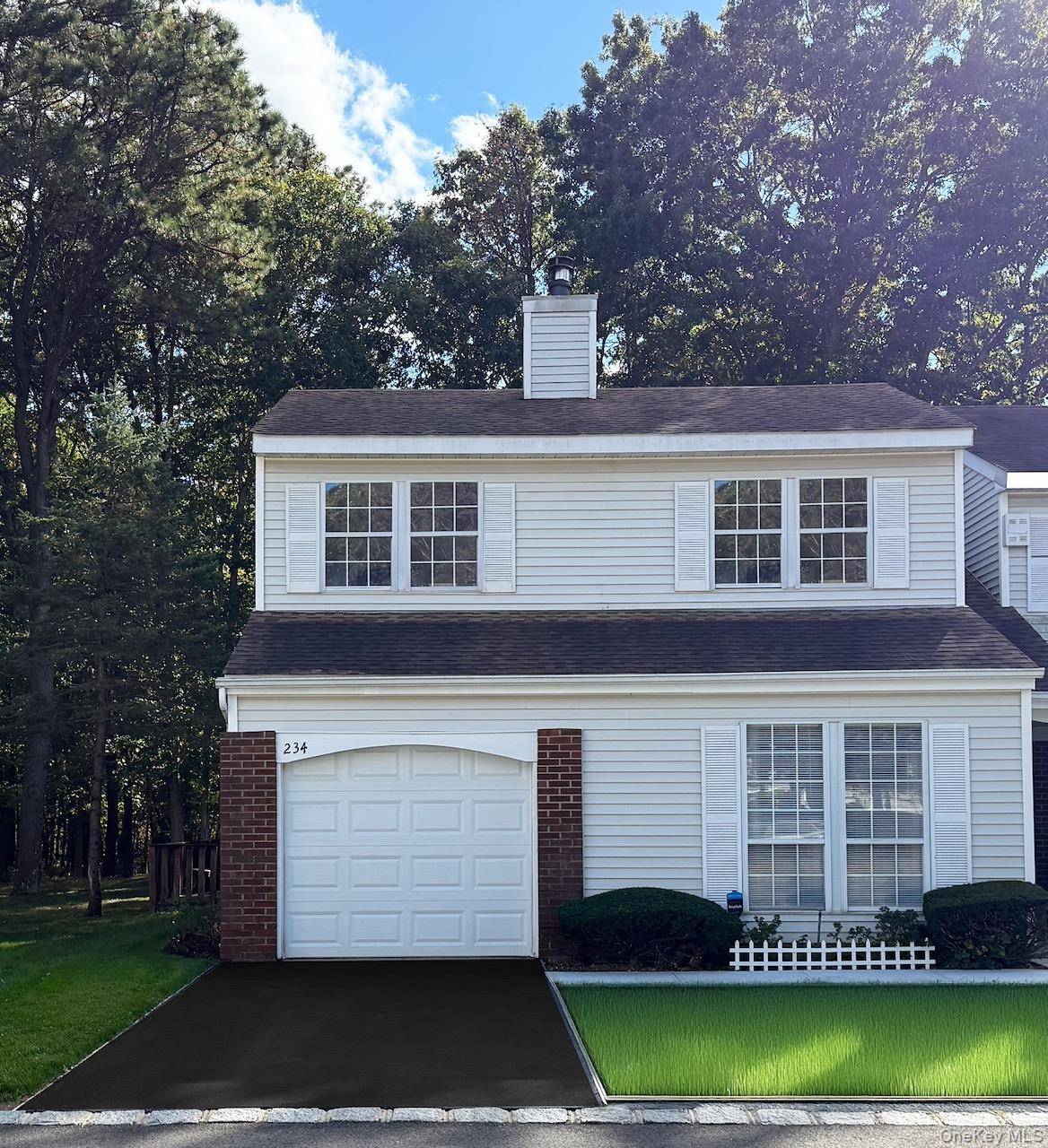 Welcome home to this beautiful and sought after End Unit townhouse in Coventry Manor.
