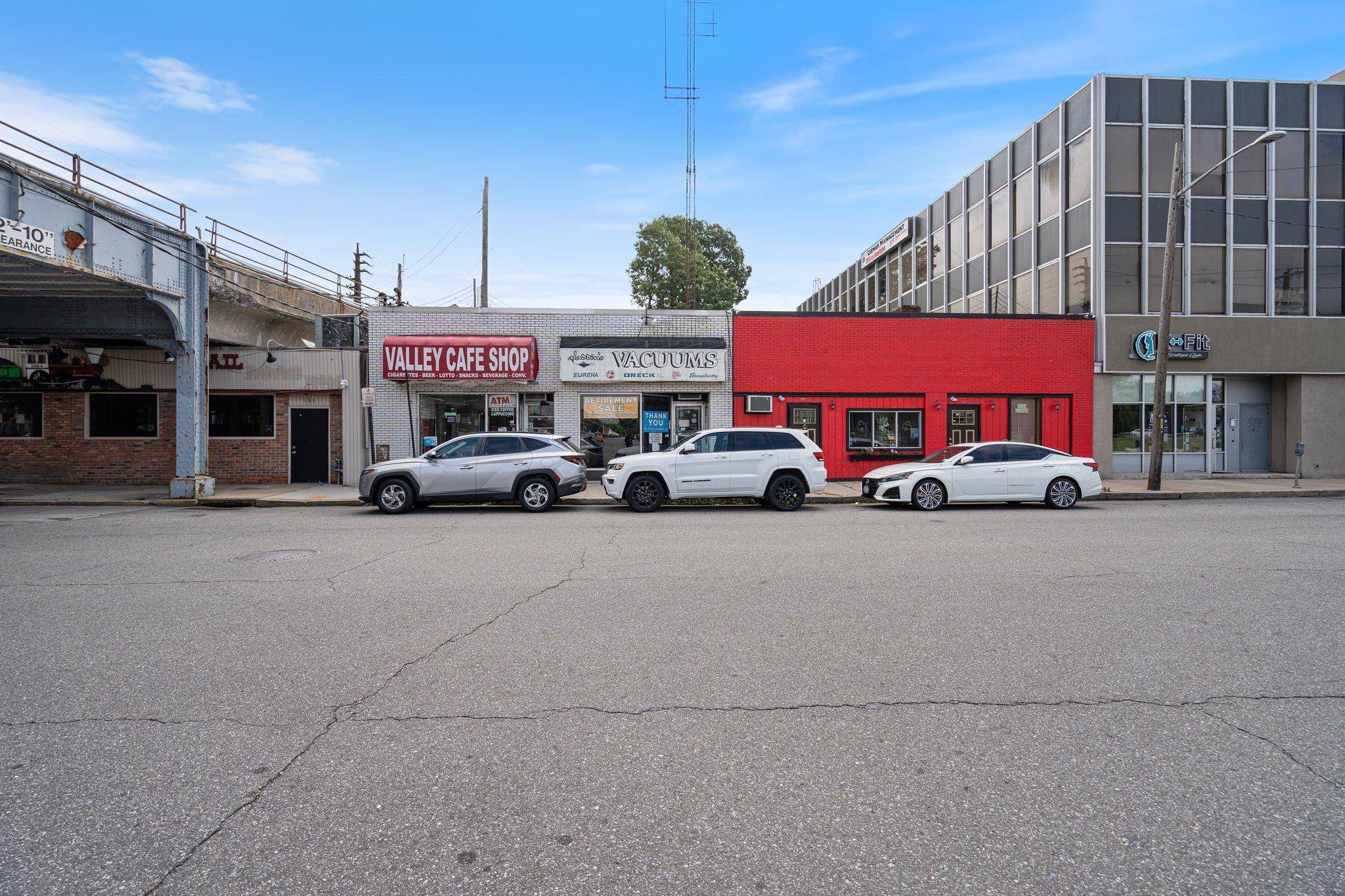 Great location ! Located next to Valley Stream LIRR station on the Eastside of S.