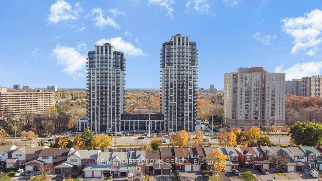 Brand new spacious 2 bedroom plus den, 2 bathroom suite featuring an impressive 100 sq.
