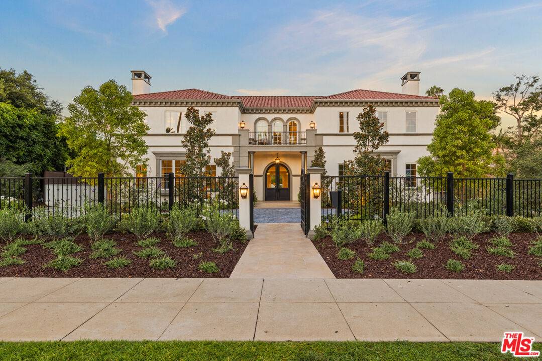 802   Foothill Rd Beverly Hills LA