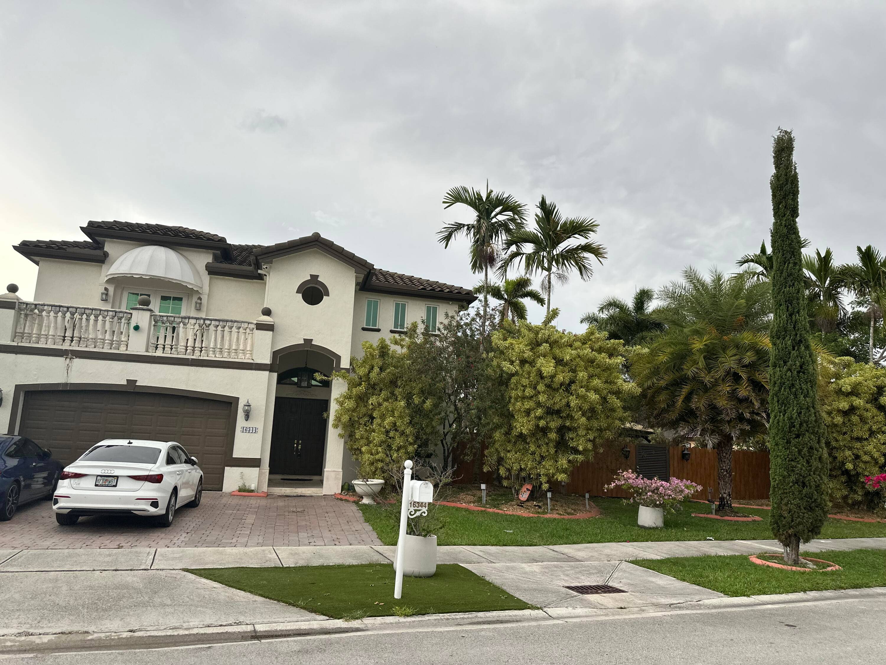 Beautiful 5 Bed, 3 Bath Home on the Largest Lot in Crestview Lakes !