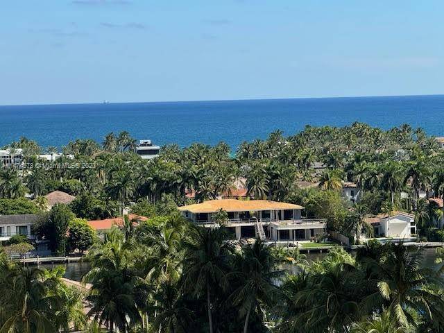 Bright and Immaculate unit 3 Beds 2 baths or den with a magnificent layout and breathtaking view to the Ocean, Pool and Intercostal.