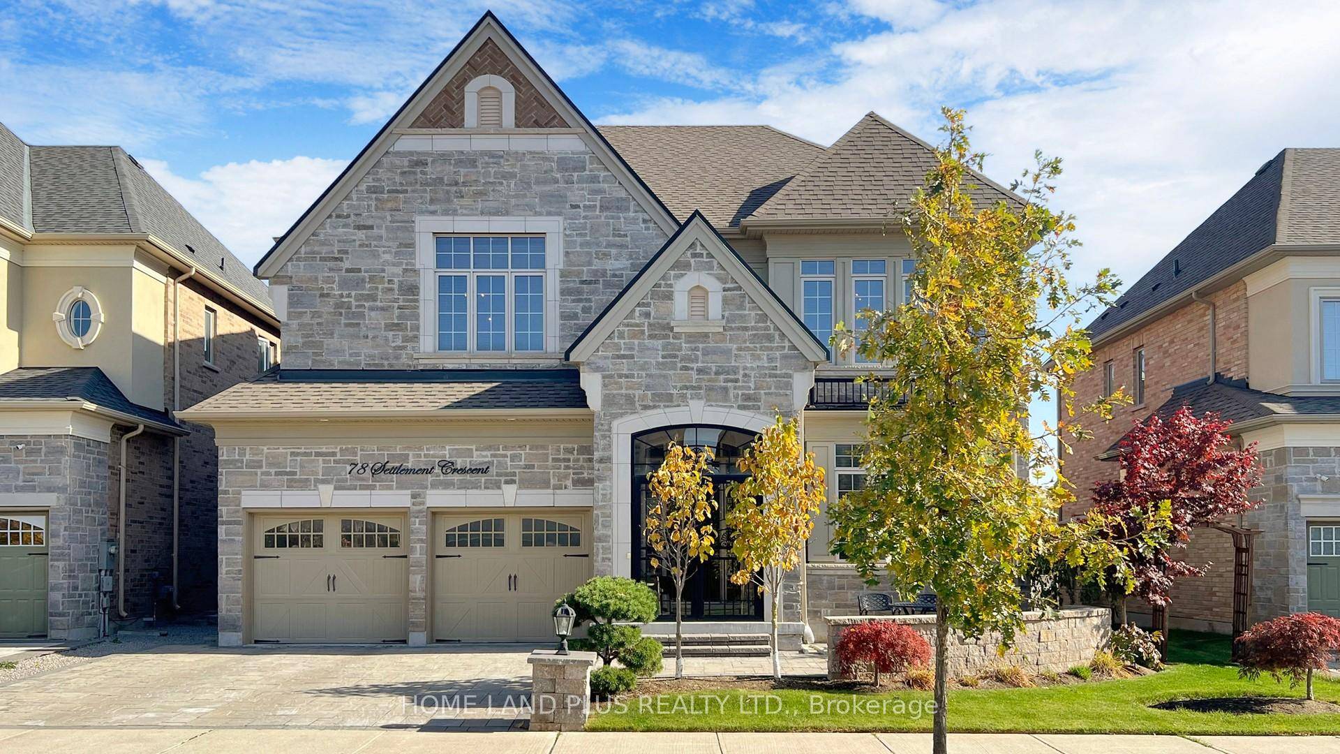 Exquisite custom built home by Heathwood, showcasing exceptional craftsmanship and a highly functional layout.