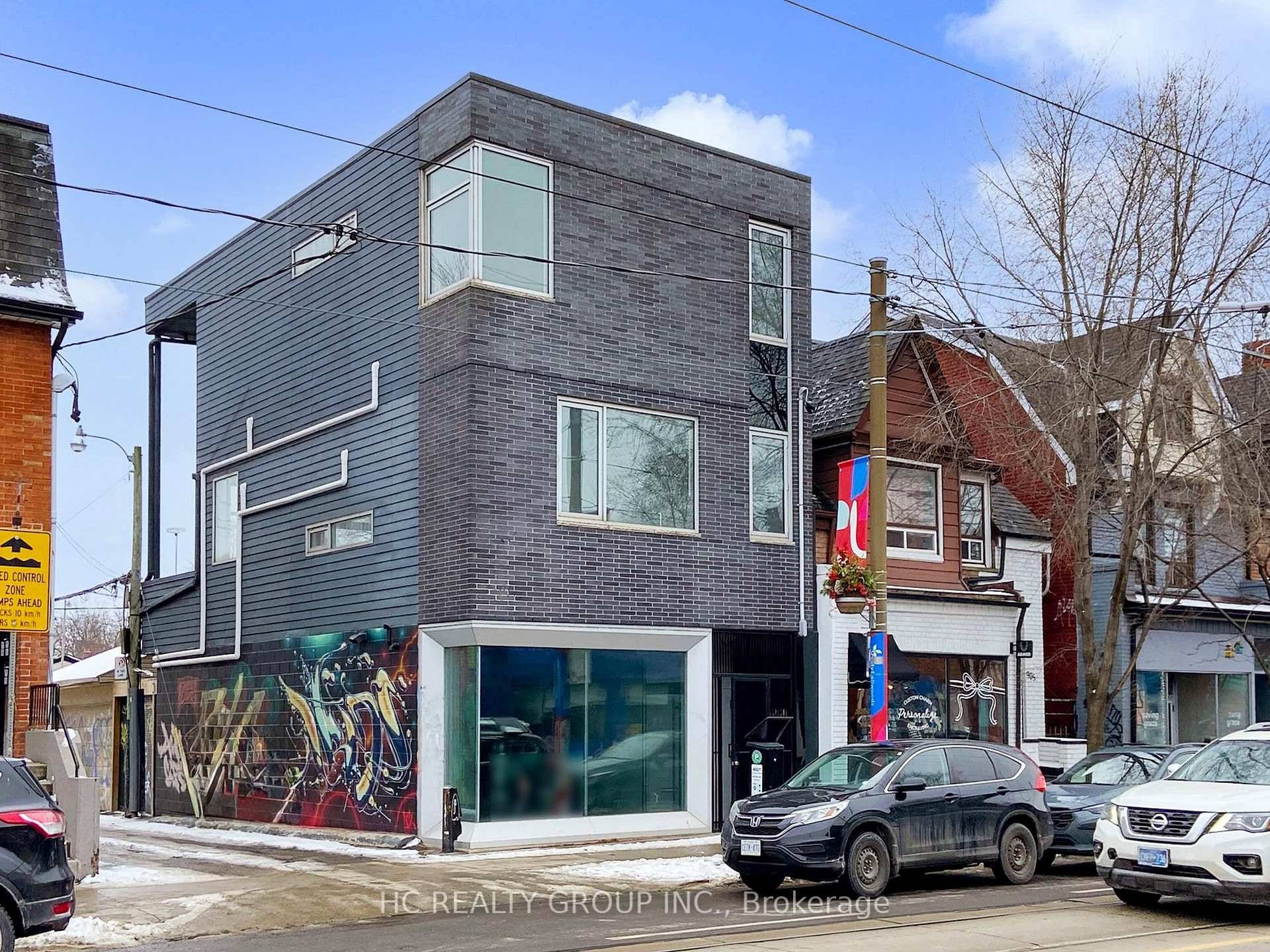 Welcome to 899 Dundas Street West A Modernist Live Work Building in the Heart of Toronto, Designed by Kohn Shnier Architects, Blending Architecture with Functionality.