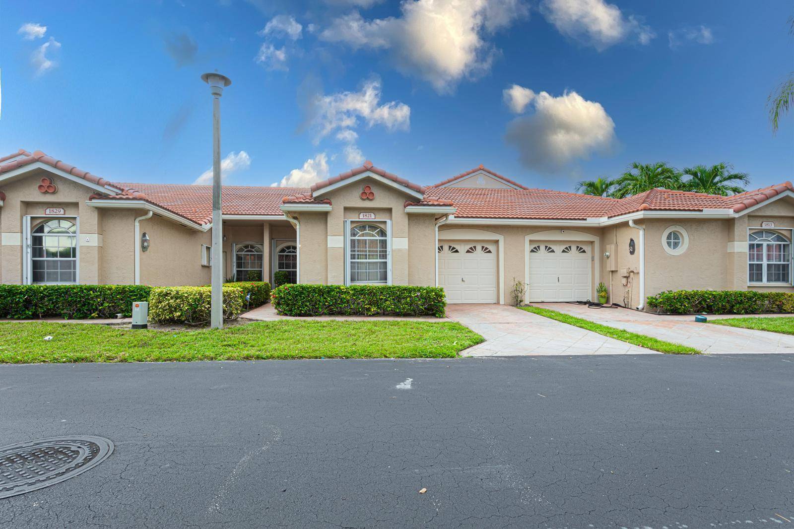 Welcome to this spacious and beautifully updated 2 bedroom, 2 bathroom villa located in the peaceful Quail Run Villas community, just minutes from the beach !