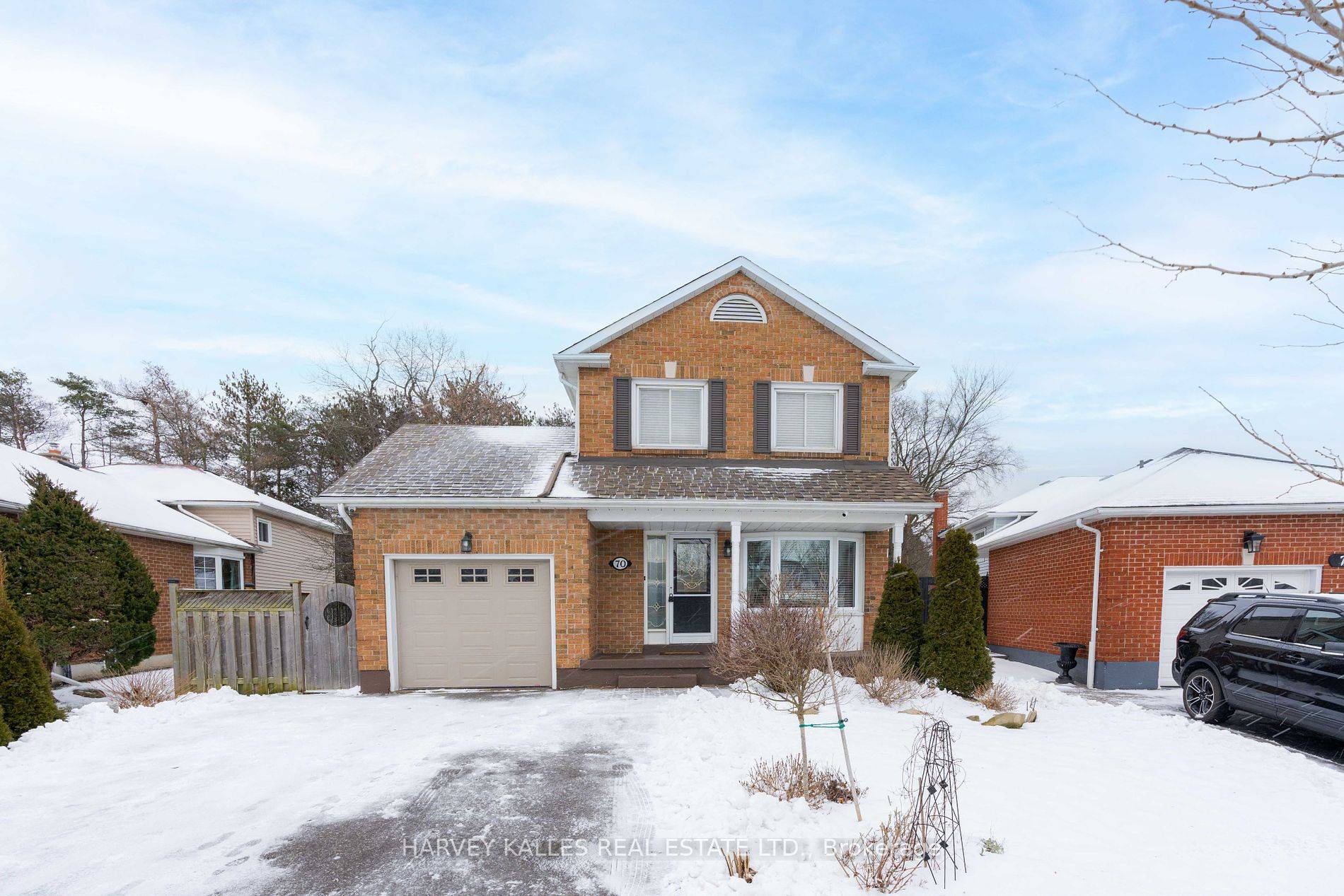Introducing This Charming 2 Storey Home Situated In A Peaceful Cul De Sac Within The Coveted Courtice Community.