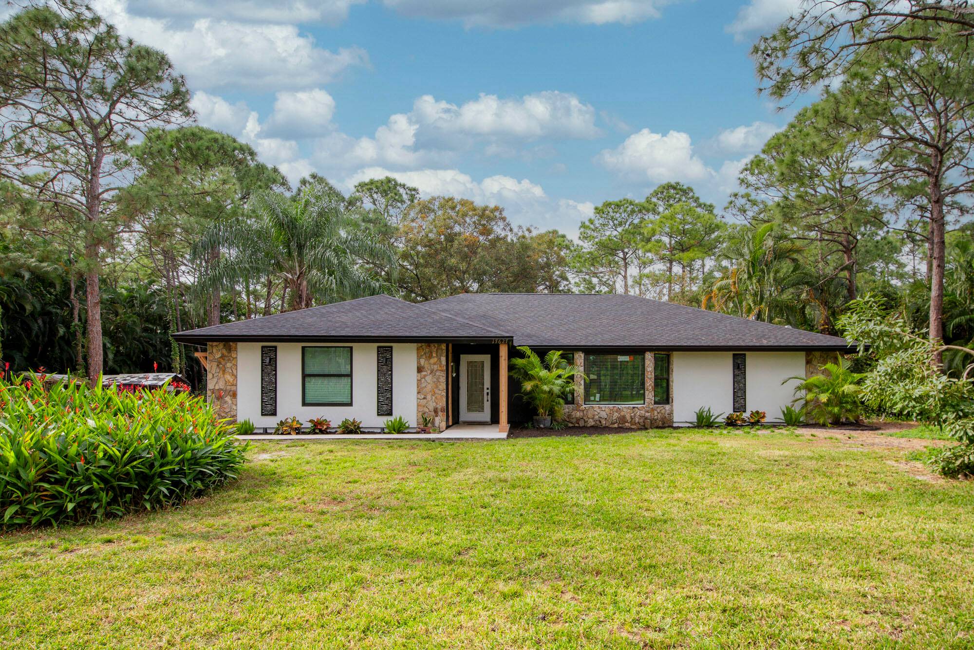 Welcome Home ! This 3 bedroom, 2 bath, POOL home has everything you could possibly want.