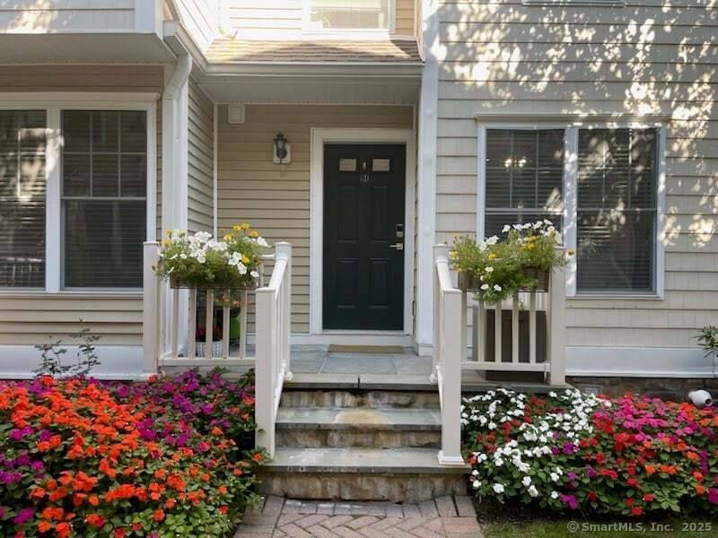 Welcome to River's Edge, a sought after condominium community in Stamford's Springdale neighborhood !