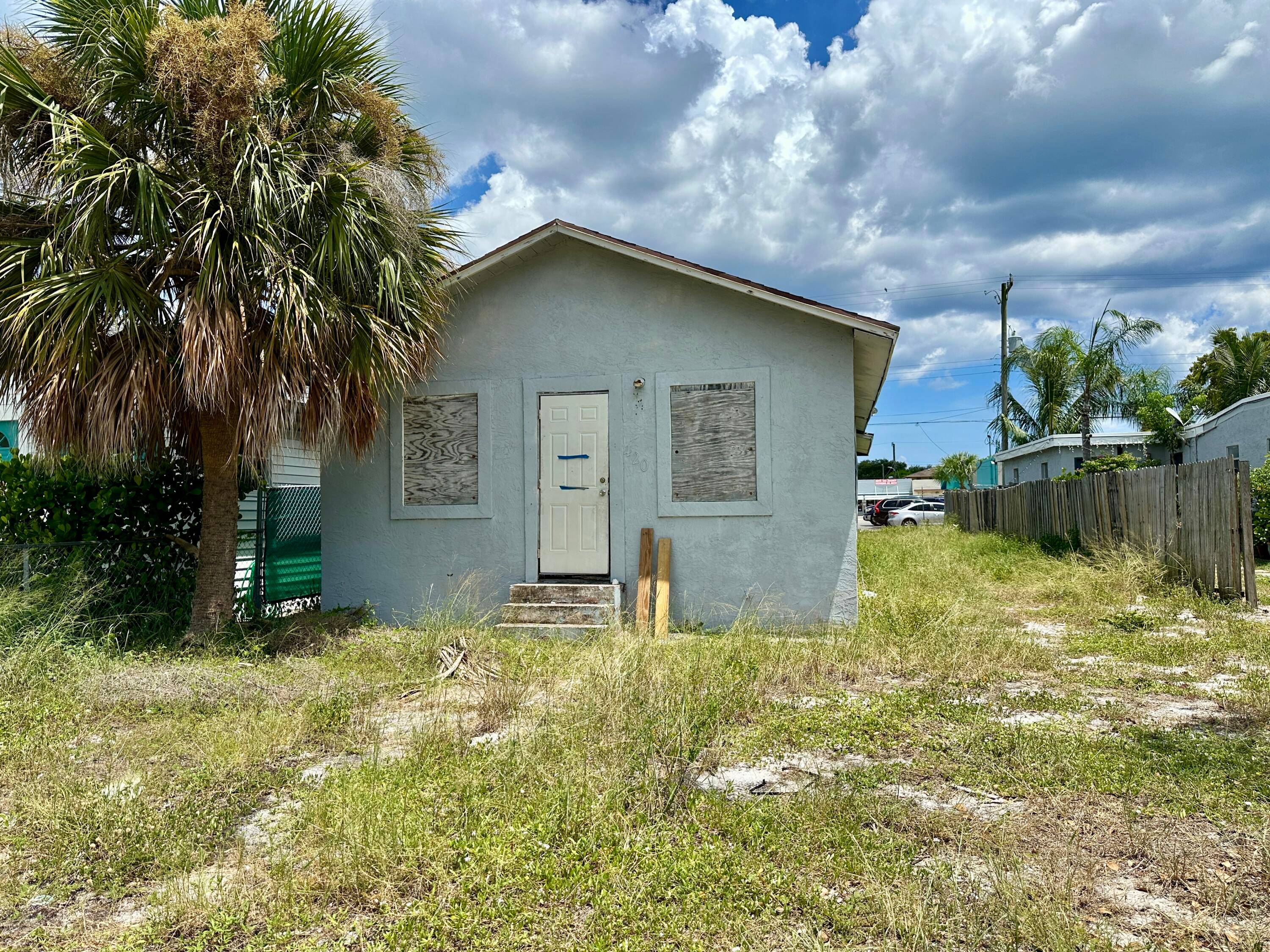 Investor Opportunity Handyman Special 420 N H St, Lake Worth BeachDiscover the perfect project in the heart of Lake Worth Beach 420 N H St.