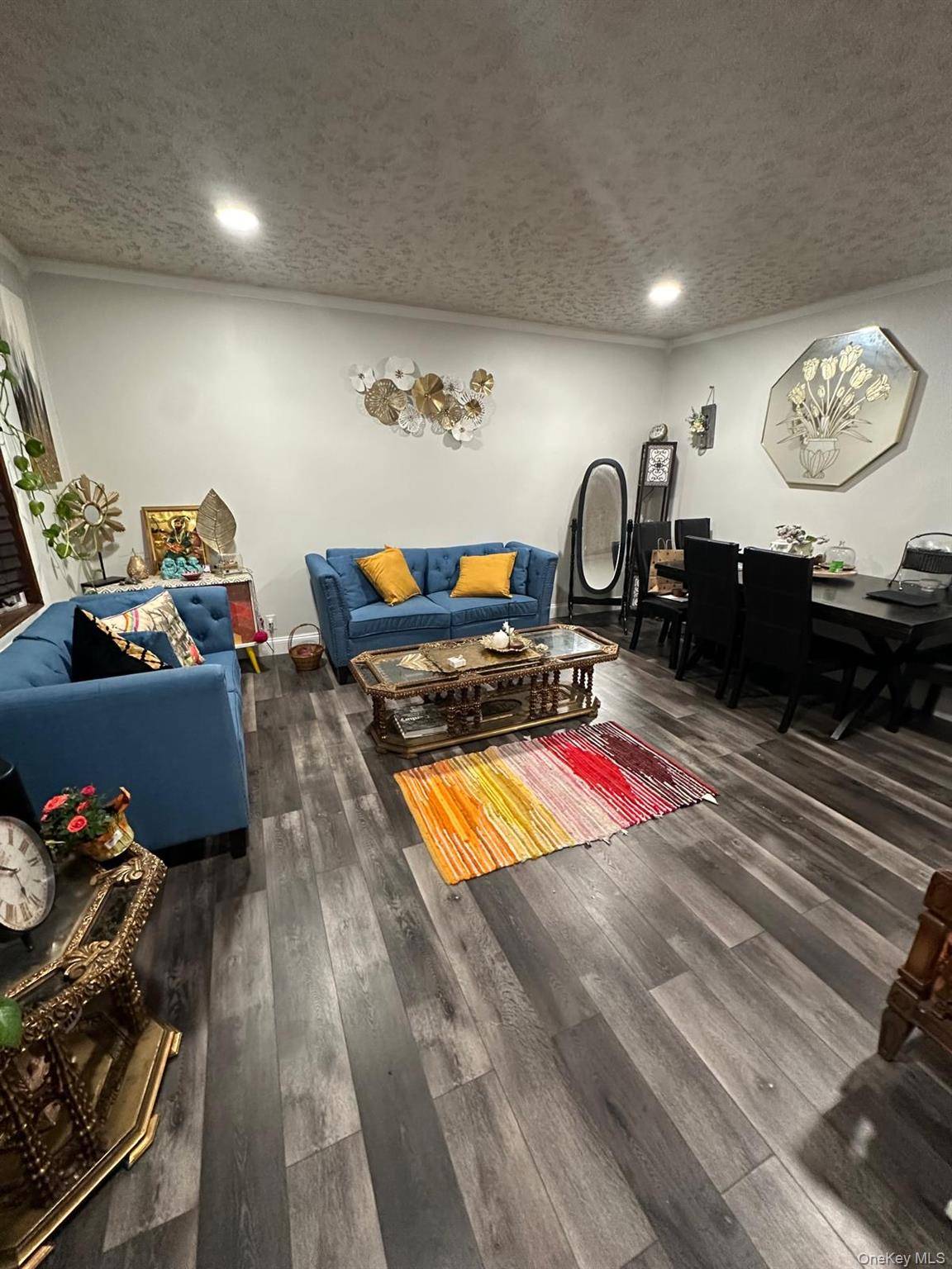3 bedroom 2 bath rental in new hyde park school district.
