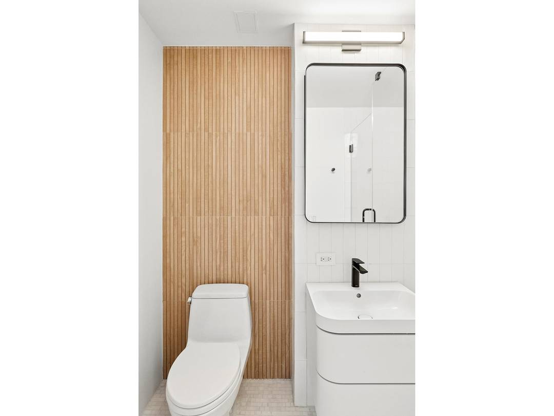 Key Features Open studio flexible one bedroom layout New construction conversion Investor friendly condo Doorman concierge service Fully renovated designer bathroom In unit washer dryer Building rooftop terrace, resident lounge ...