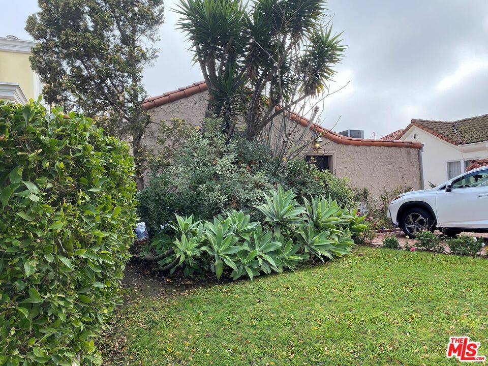 446 S Almont Dr 3BR Beverly Grove La