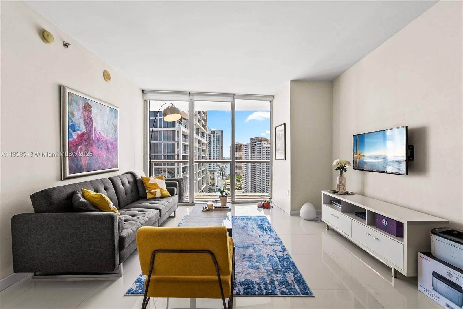 Direct water facing, 1 Bedroom unit in the best line of Icon Brickell, the most popular building that allows Short Term Rentals in Miami.