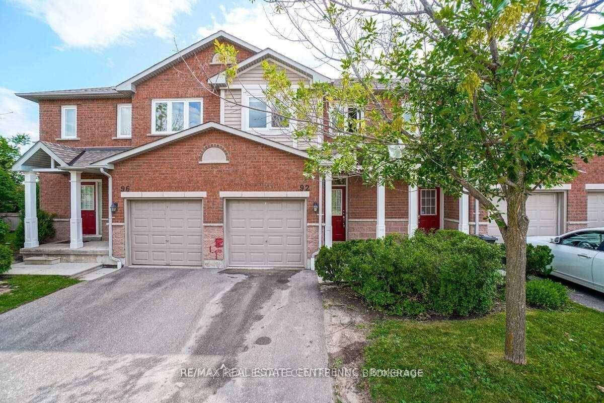 Fully renovated townhouse for lease in sought after Central Mississauga, backing onto a serene parkette !