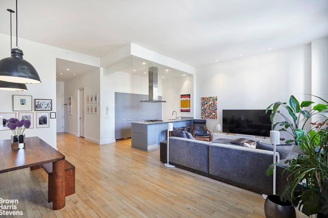 EXPANSIVE WEST CHELSEA LOFT 12' CEILINGS FULL SERVICE CONDO Spanning 1, 036 square feet, this sun filled West Chelsea loft offers greater scale than many comparable one bedroom residences.