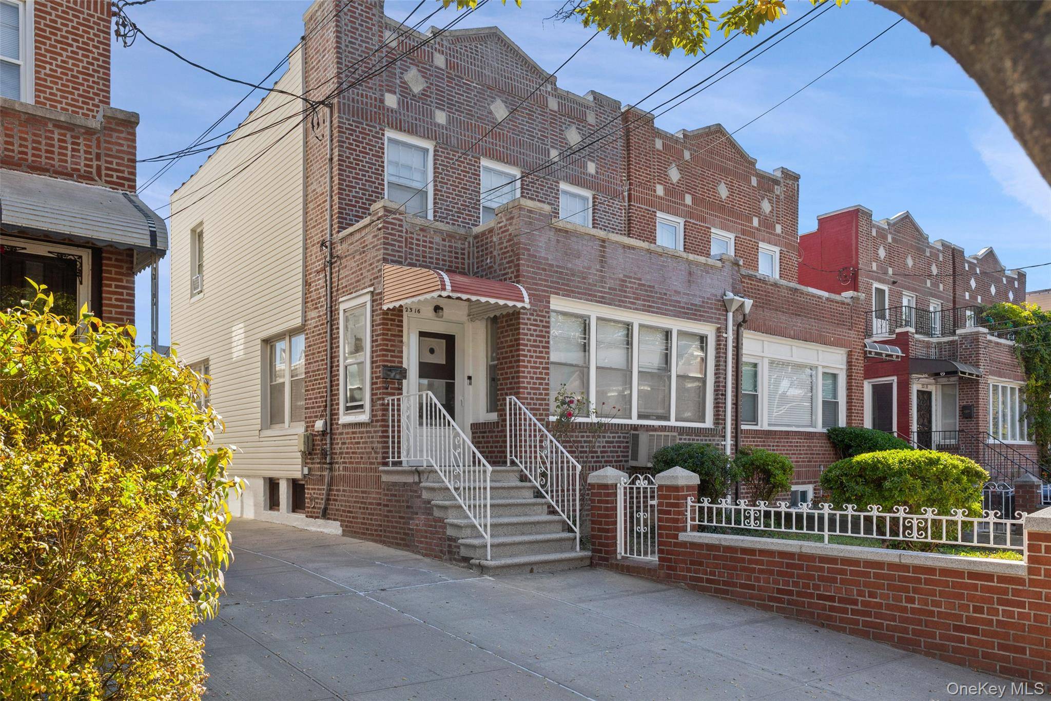 Run, don't walk ! For the first time on market in years, this spacious home offers incredible potential and can easily be transformed into something special with just a little ...